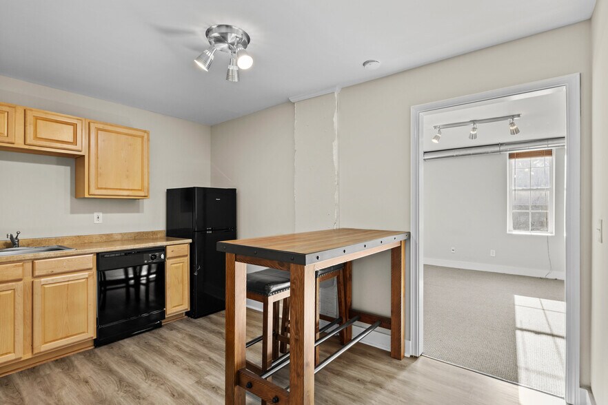 More Photos Of 90 E Moreno St, Buford Office Residential For Sale