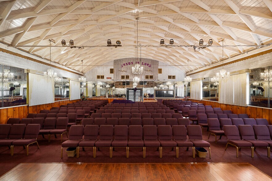 More Photos Of 8461 S San Pedro St, Los Angeles Religious Facility For Sale