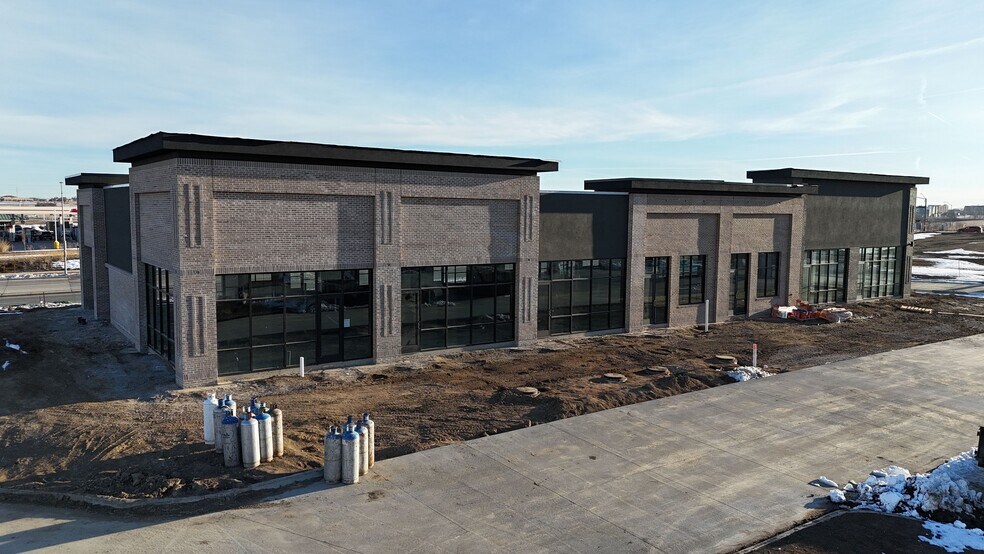 More Photos Of 10100 Plum Dr, Urbandale Restaurant For Lease