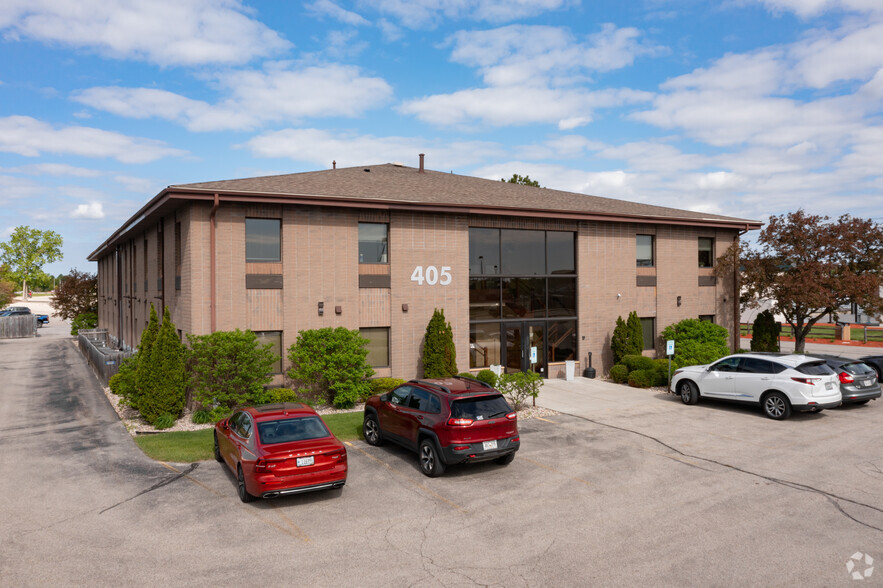 Primary Photo Of 405 N Calhoun Rd, Brookfield Office For Lease