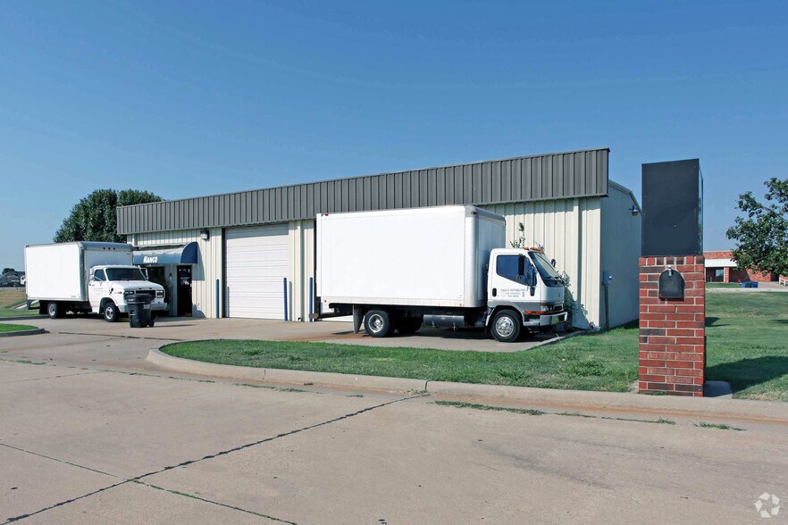 Primary Photo Of 511 Tower Cir, Oklahoma City Distribution For Lease