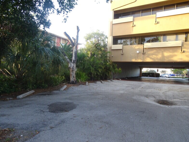 More Photos Of 2826 E Oakland Park Blvd, Fort Lauderdale Office For Sale
