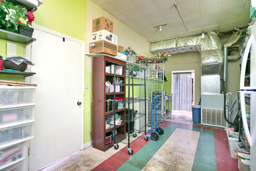More Photos Of 537 E Main St, Lebanon Freestanding For Sale