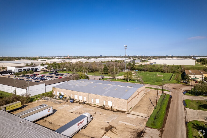 More Photos Of 1560 Industrial Dr, Missouri City Warehouse For Lease