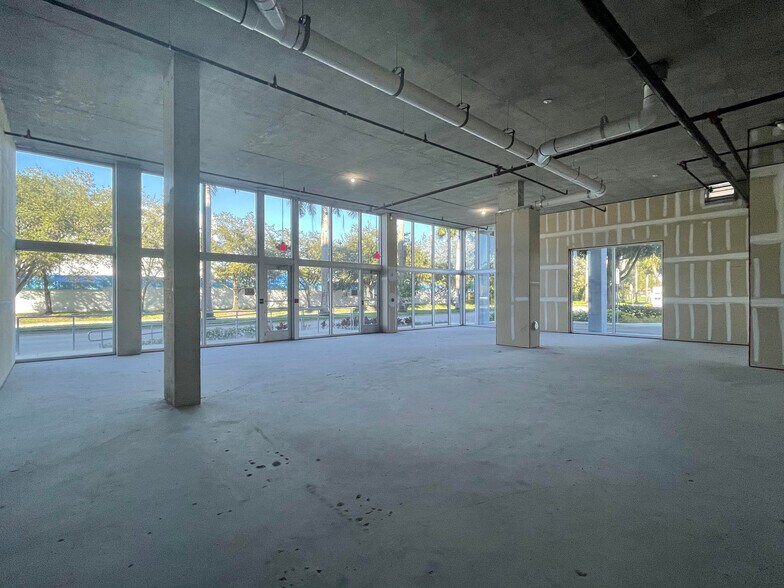 More Photos Of 10450 NW 33rd St, Doral Office For Sale