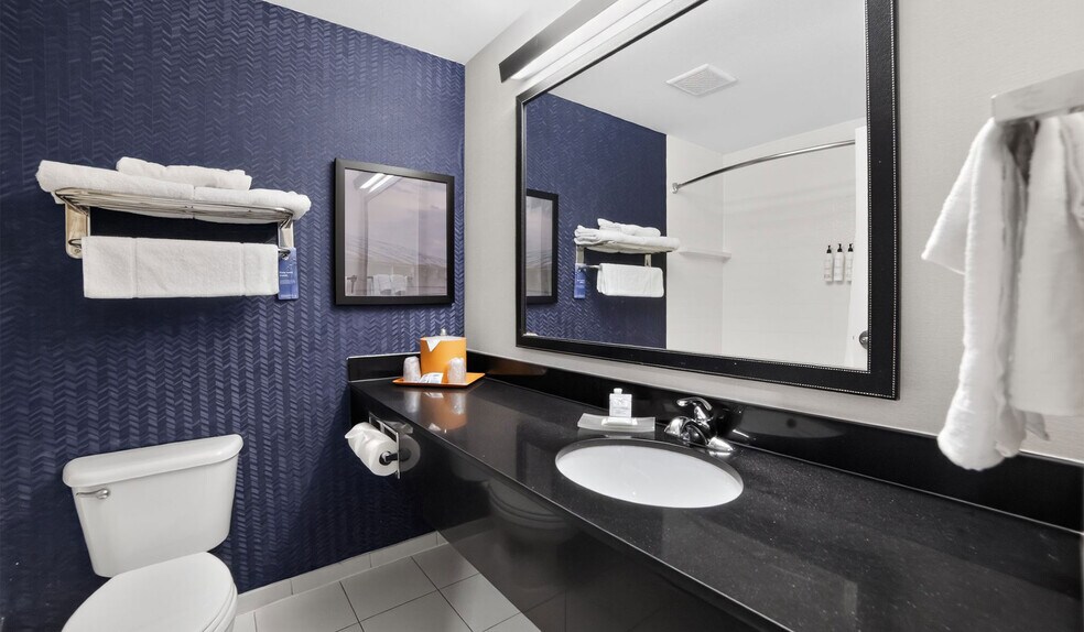 More Photos Of 1945 W Southwest Loop 323, Tyler Hotel For Sale