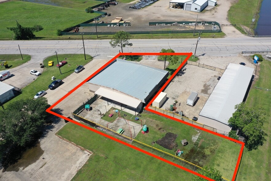More Photos Of 3111 S Main St, Pearland Warehouse For Sale