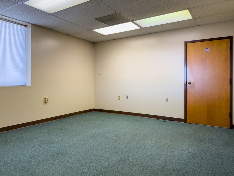 More Photos Of 1679 E State Route 29, Urbana Showroom For Sale