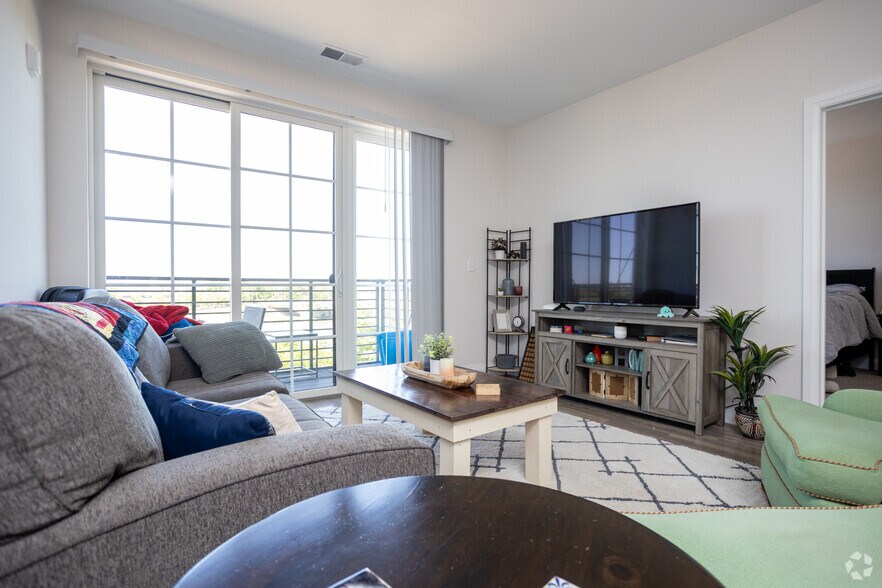 More Photos Of 140 E Monument Ave, Dayton Apartments For Lease