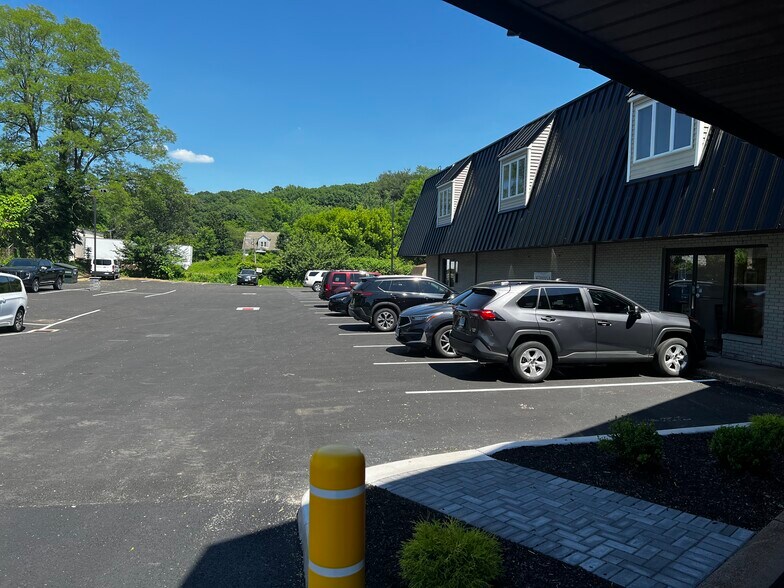 More Photos Of 2600 Berlin Tpke, Newington Storefront Retail Office For Lease