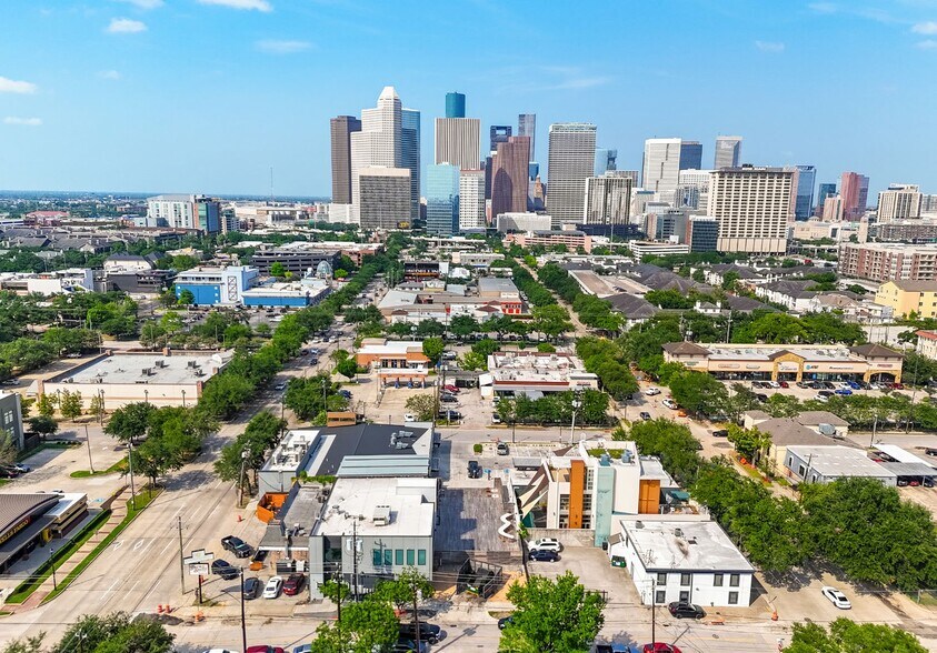 More Photos Of 606 Dennis St, Houston Storefront For Sale