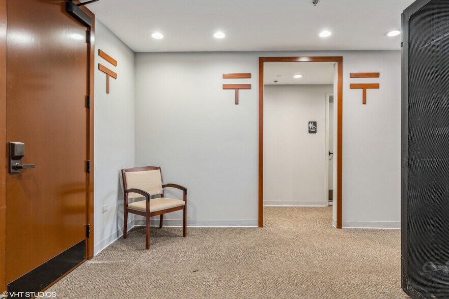 More Photos Of 1004 104th St, Naperville Office For Sale
