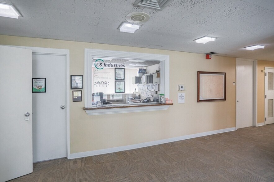 More Photos Of 2801 N 7th St, Wausau Medical For Sale