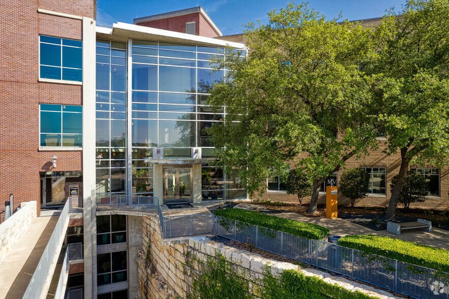 More Photos Of 2705 Bee Caves Rd, Austin Office For Lease