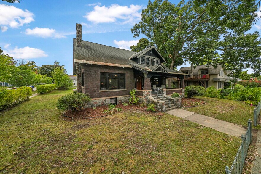 More Photos Of 530 S Union St, Traverse City Medical For Sale