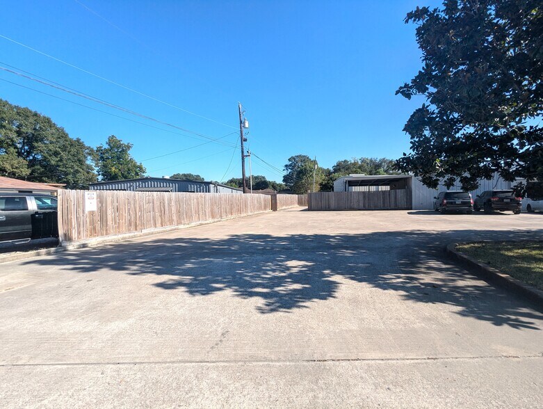 More Photos Of 2348 Highway 69 N, Nederland Office For Sale