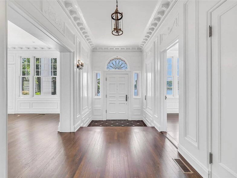 More Photos Of 158 E Shore Rd, Halesite Specialty For Sale