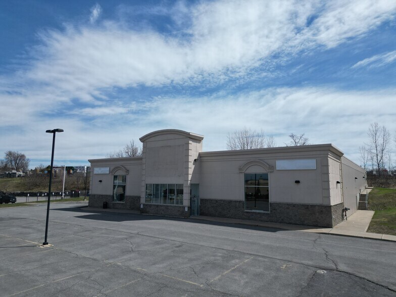 More Photos Of 2747 Chamberland St, Rockland Freestanding For Lease