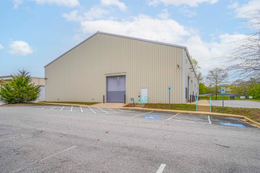 More Photos Of 301 Bugeye Sq, Prince Frederick Warehouse For Lease