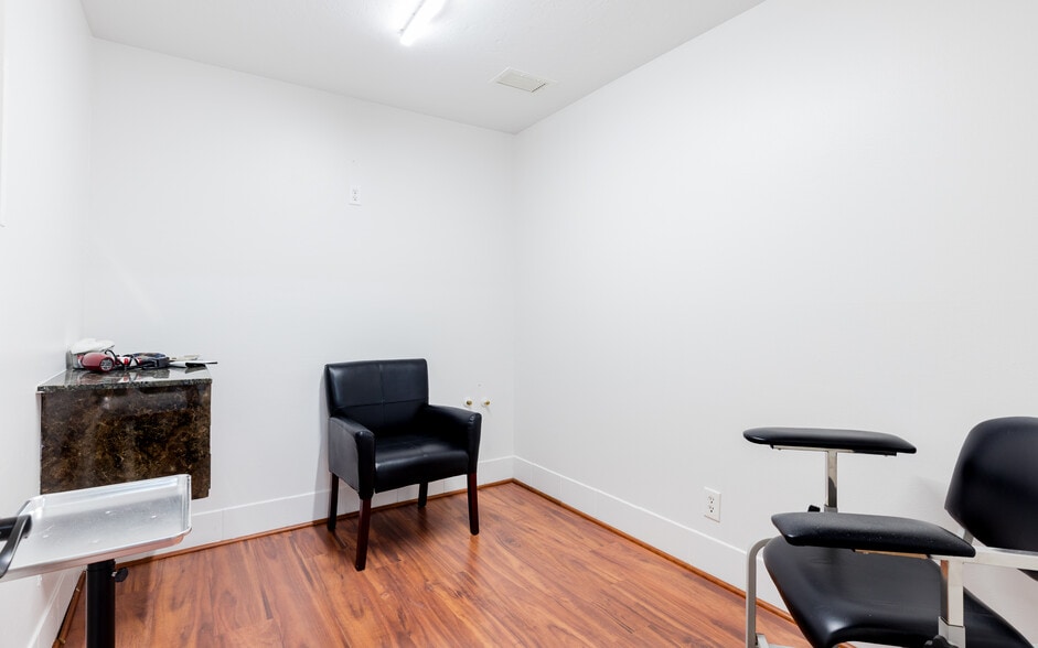 More Photos Of 12734 Kenwood Ln, Fort Myers Loft Creative Space For Lease