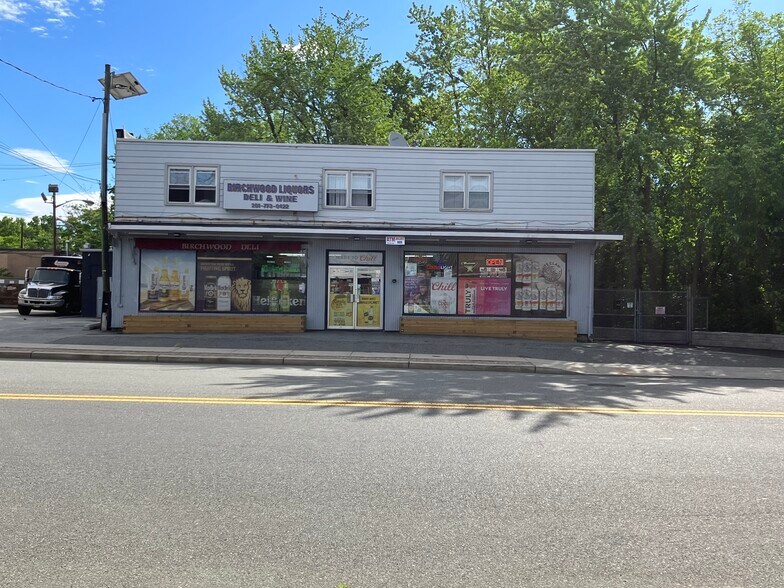 More Photos Of 545 Mola Blvd, Elmwood Park Storefront Retail Residential For Sale