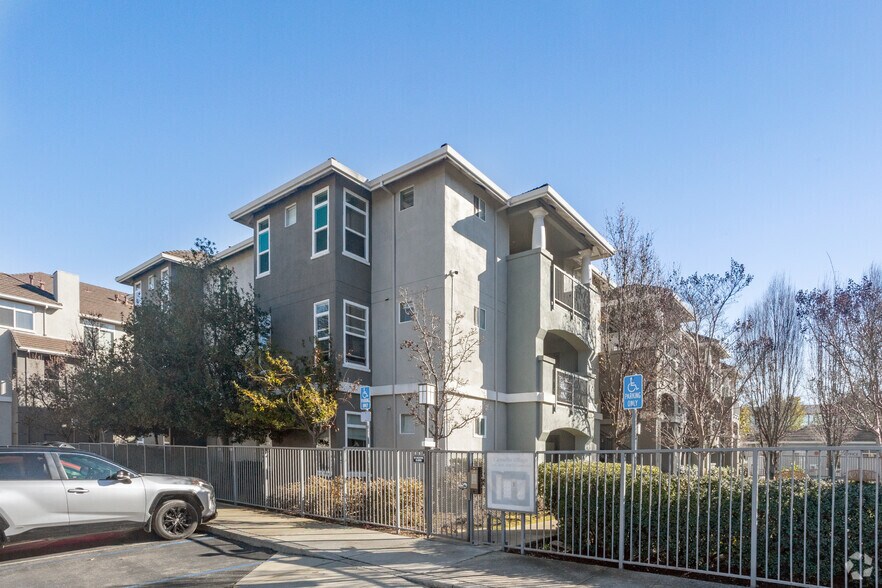 More Photos Of 2043 W El Camino Real, Mountain View Apartments For Lease