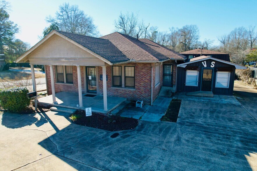More Photos Of 303 S Second St, Booneville Medical For Sale