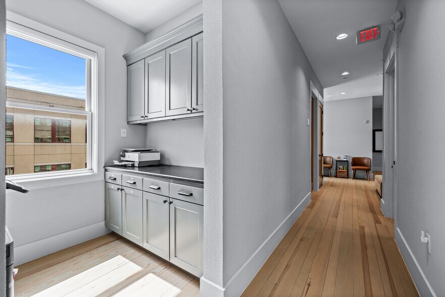 More Photos Of 161 Summit Ave, Southlake Office Residential For Lease