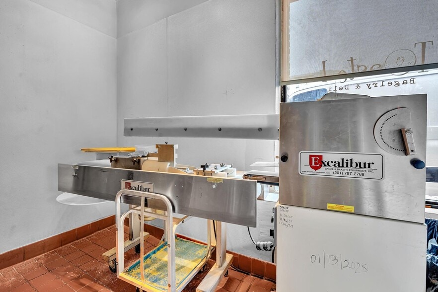 More Photos Of 3693 SW 22nd Ter, Miami General Retail For Lease