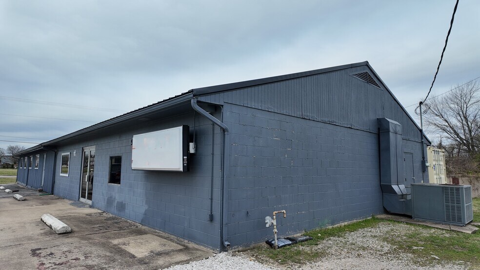 More Photos Of 5467 N Main St, Joplin Freestanding For Sale