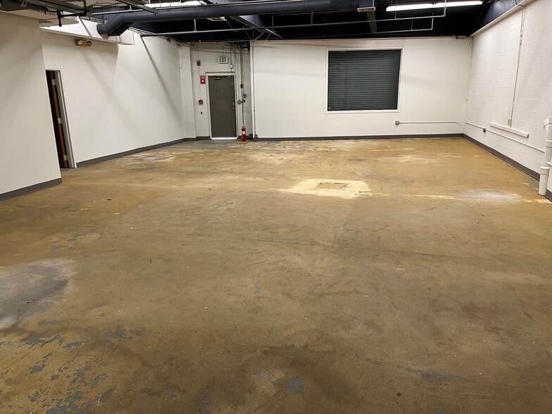 More Photos Of 1 Testa Pl, Norwalk Warehouse For Lease