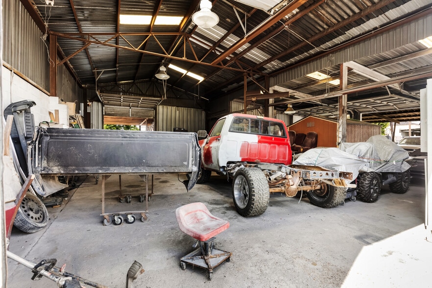 More Photos Of 1106 Wayside Dr, Houston Auto Repair For Sale