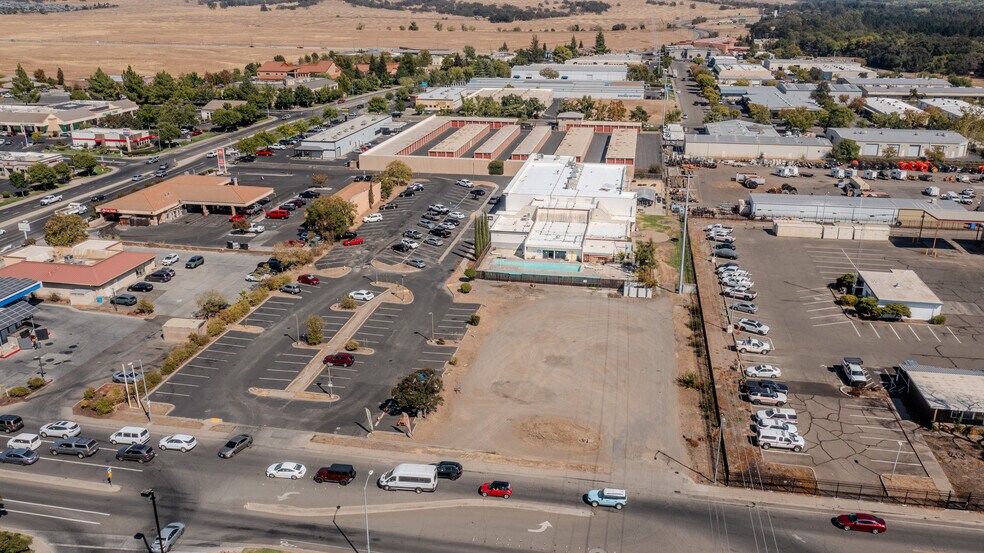 More Photos Of 1026 Skyway, Chico Health Club For Sale