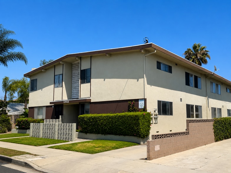 More Photos Of 11966 Oxford Ave, Hawthorne Apartments For Sale
