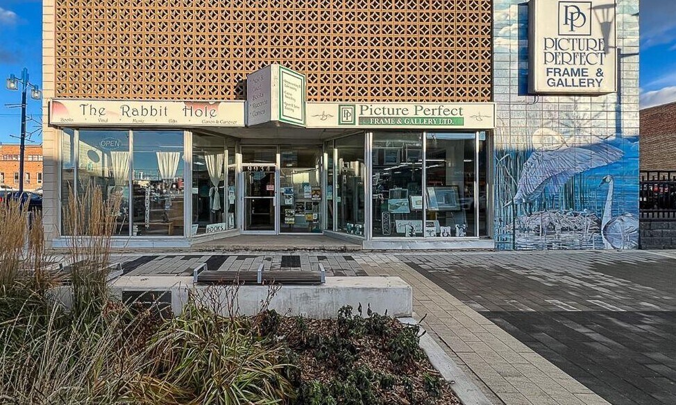 Primary Photo Of 9934 100 Av, Grande Prairie General Retail For Sale