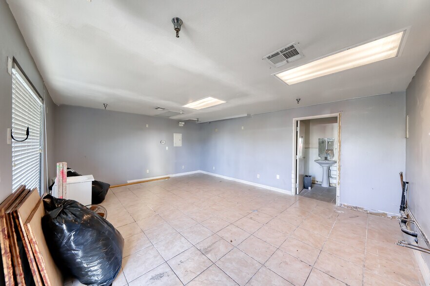 More Photos Of 3460 Arville St, Las Vegas Freestanding For Lease