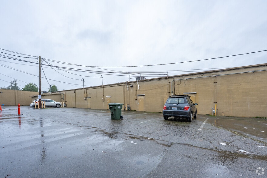 More Photos Of 6020-6030 Main St SW, Lakewood Storefront For Lease