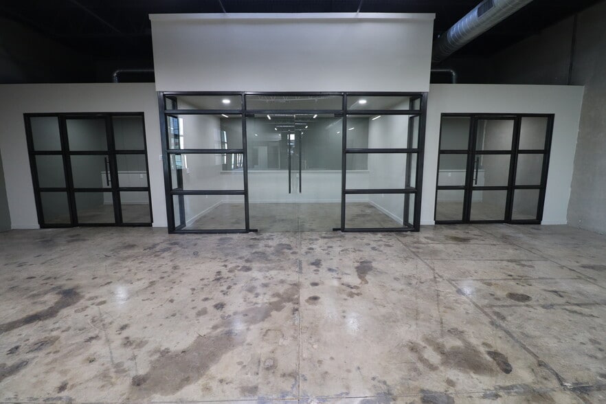 More Photos Of 702 W Commerce St, Dallas Loft Creative Space For Sale