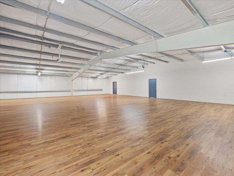 More Photos Of 2545 Aerial Way SE, Salem Warehouse For Sale