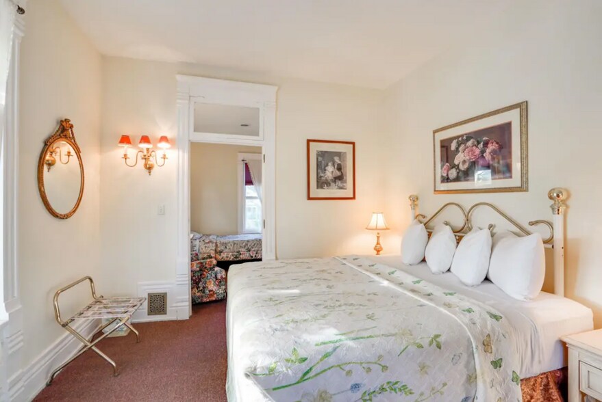 More Photos Of 211 Wisconsin Ave, Wisconsin Dells Hotel For Sale