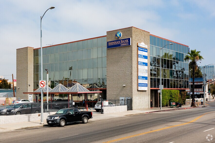 More Photos Of 3000 W Olympic Blvd, Los Angeles Medical For Lease