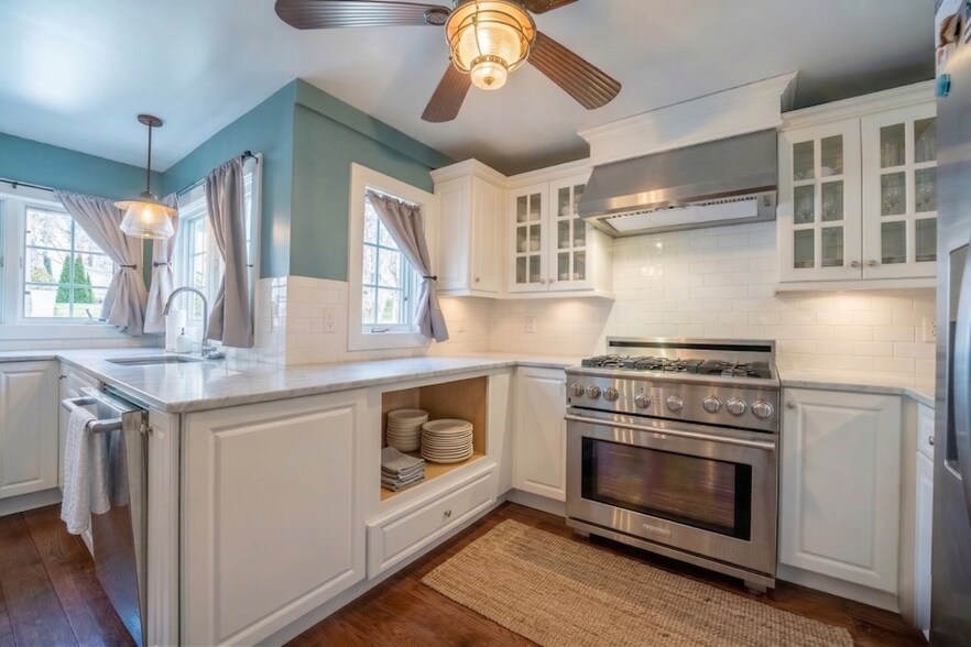 More Photos Of 2 River Rd, Cape Neddick Hospitality For Sale