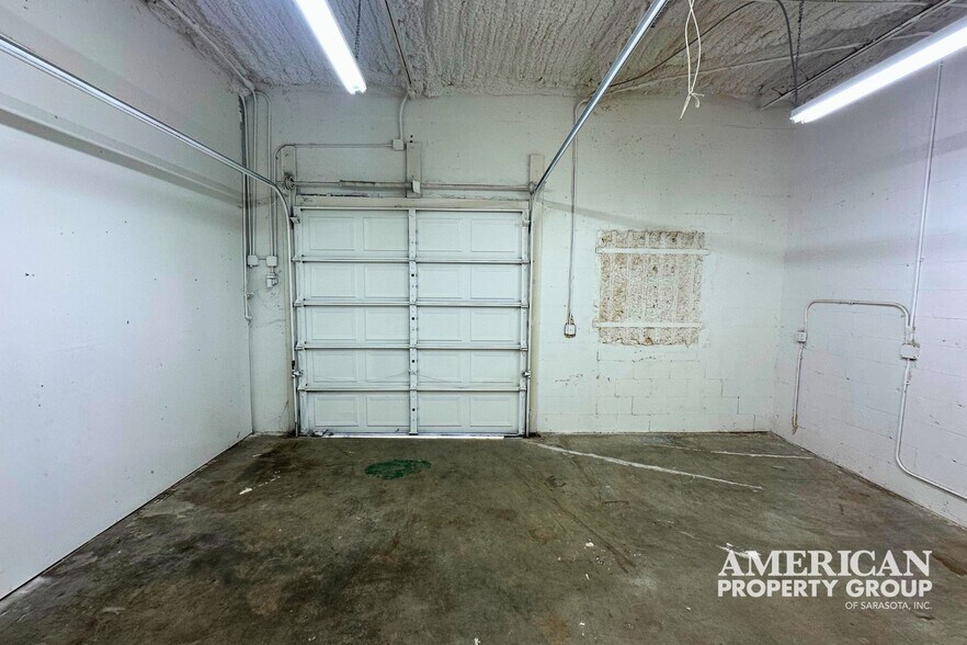 More Photos Of 1681 11th St, Sarasota Light Manufacturing For Sale
