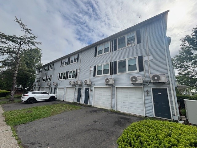 More Photos Of 140 Daly Ave, New Britain Apartments For Sale