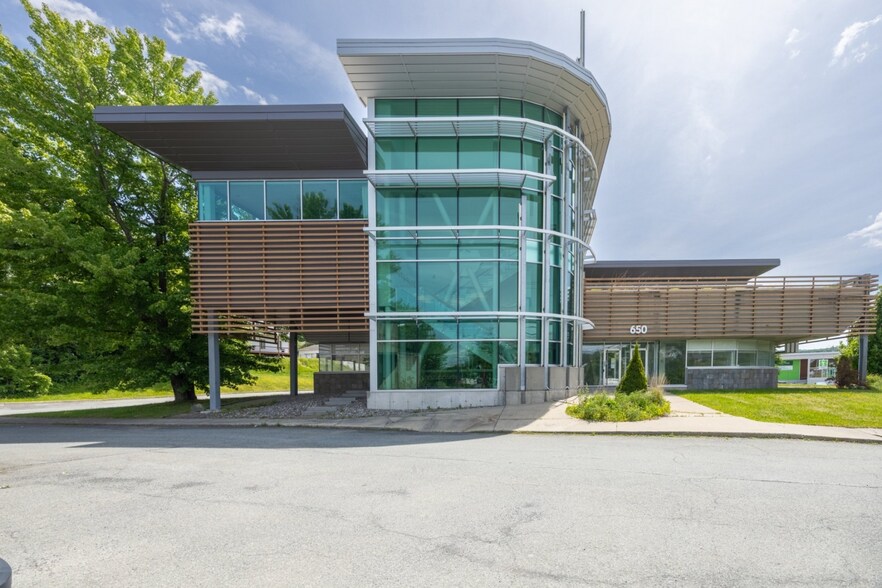 More Photos Of 650 Boul Renault, Beauceville Office For Sale