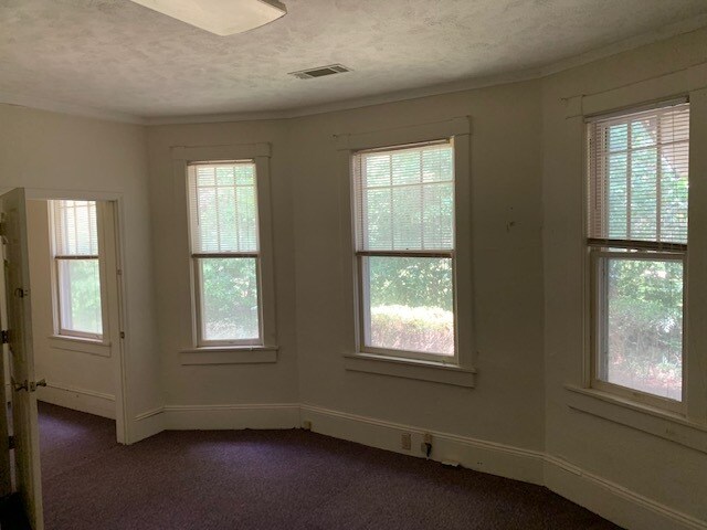 More Photos Of 109 Gordon St, Washington Office For Sale