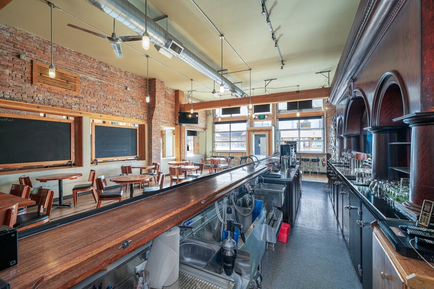 More Photos Of 1307 Main St, Oroville Bar For Sale