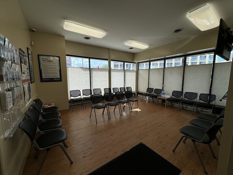 More Photos Of 1152 N Milwaukee Ave, Chicago Storefront Retail Office For Lease