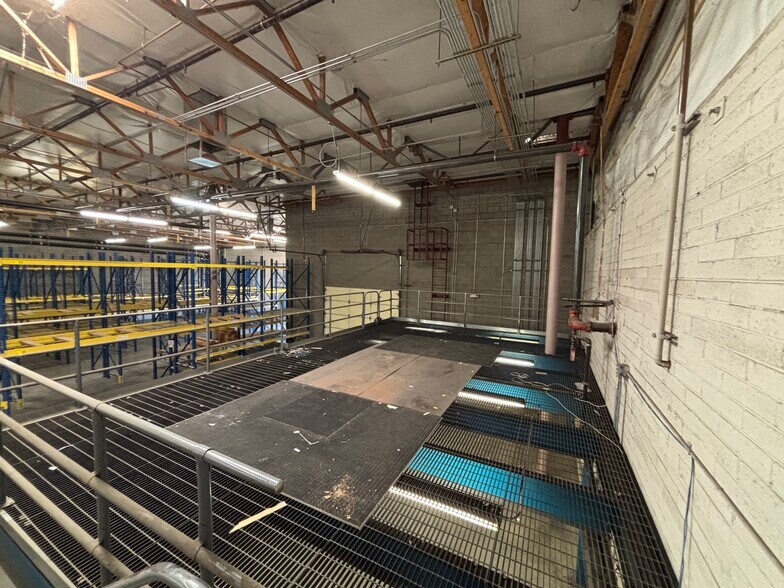 More Photos Of 1805 E McDowell Rd, Phoenix General Retail For Sale