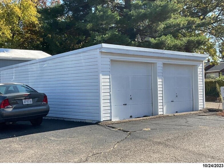More Photos Of 2008 Maple Ave, Zanesville Office For Sale